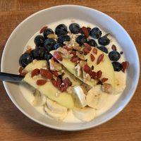 Joghurtmüsli mit Obst  at Veganes Café im Powerhouse  in Erftstadt