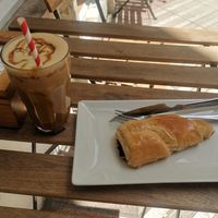 Cold salted caramel latte and chocolate napo at Vlend Coffee Shop in A Coruna