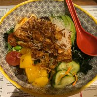 Poké bowl with pickled veggies and tempeh at MoschMosch in Mainz