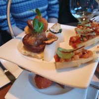 Spagelschiffchen, eingelegter Rettich mit schwarzem Senf, Pilzcracker at Winelonge in Lermoos