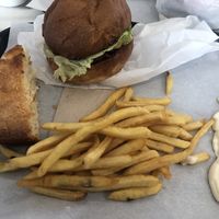 Menu avec un burger classique   at Veggie's Corner in Besancon