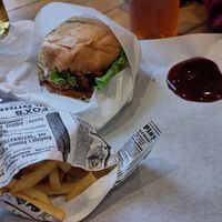 Crispy Bacon with frites and icetea at Veggie's Corner in Besancon