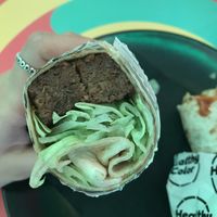 Nella foto un wrap con beyond meat   at Healthy Color in Parma