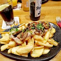 Fries with chestnut walnut sauce and champignons at Gutenburger in Giessen