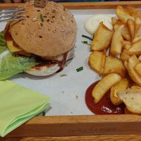 Vollkorn mit crispy chicken und Pommes at Gutenburger in Giessen