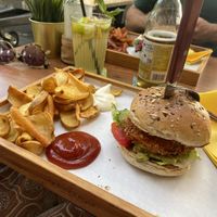 Dr Avocado burger with vegan chicken patty and classic potato fries  at Gutenburger in Giessen