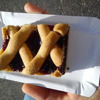 cake with jam at Napfenyes Cukraszat - Kiskorona in Budapest