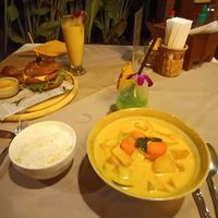 Yellow Curry with tofu, Beyond Burger with potatoes, Boss Shake smoothie and Pineapple Sky lemonade at Sea Valley Resort in Koh Samui