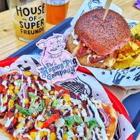 vegan BBQ Pizza and Burger at House of Superfreunde in Norderstedt