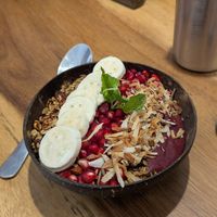 Acai bowl vegan at Earth Mama Smoothie Bar & Kitchen in Anjuna