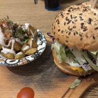 Burger vegan   at La Cantine de Sam - Rue des Fossés Saint-Marcel in Paris