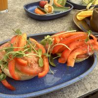 Veg. Brötchen mit Avocado, Paprika und Tomaten.   at Alte Bank in Reutlingen