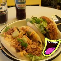 Aubergenius + (not so hot) chick at Lil Bao  in Brussels