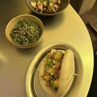 Won ton, salade de wakame et bao Spicy Jakfruit  at Lil Bao  in Brussels