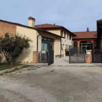 Edificio del ristorante visto lateralmente at Fattoria Sociale Conca d'Oro in Bassano Del Grappa