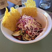 WOK DI CECI E VERDURE
Spadellata a wok di ceci,
zucchine, cipolla, cavolo nero
e peperoni con cappuccio,
sfoglia d’orzo e maionese
vegetale at Fattoria Sociale Conca d'Oro in Bassano Del Grappa