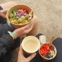 Falafel Bowl, Cappuccino und Fruchtkater (Sommerspecial) at Haferkater - Hbf Karlsruhe in Karlsruhe