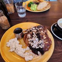 Vegan French toast with blueberries, sliced almonds, maple syrup and vanilla coconut yoghurt with apple. 10/10 at Hustl. cafe in Queenstown