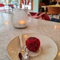 Energy ball with chocolate and raspberries at Nobel Bopel in Bergen