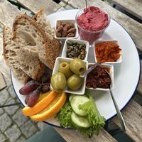 Vegansk Snacktallerken  at Nobel Bopel in Bergen
