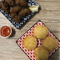 Falafel di lenticchie e nuggets di patate e formaggio vegetale  at Organic Lovers Torino in Turin