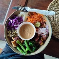 seitan bowl at Squeeze Me in Mirissa
