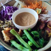 seitan bowl at Squeeze Me in Mirissa