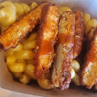 Buffalo Mac w/ crispy Vegan Chkn at Stone Hound Brewing Company in Williamsburg