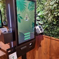 Screens to place your order at Hawaiian Poké Bowl - Leuven Centrum in Leuven