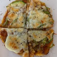 Pizza mia vegetales y queso at Casa Mia in Merida