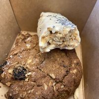 Rice crisp (tasty with a hint of peanutbutter, but the rice was too chewy) and oat & buckwheat cookie (dry and crumbly) at Wild & The Moon - Arnold Schönberglaan in Amsterdam