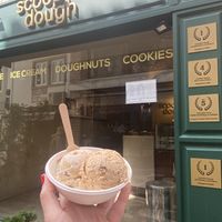 Pumpkin spice and cookies’n’cream  at Scoop 'n Dough in Cascais