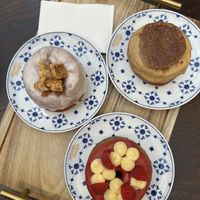 Apple crumble, raspberry and vanilla, and dulce de leche  at Scoop 'n Dough in Cascais