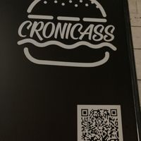 Portada de la carta con código QR  at Hamburguesería Crónicass in Ciudad Real