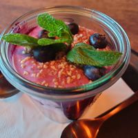 Vegan dessert Panama with blueberries at Le Burger in Innsbruck