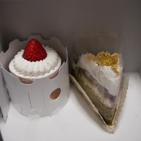 Strawberry mouse and "Japanese" cake  at Chat - アリサの北海道お菓子店 in Sapporo
