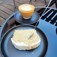 Lemon cake and Cortado with oatmilk at hei.mat specialty coffee in Hannover