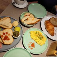 Fellnasen-Frühstück mit extra Rührei at Katzentempel - Bochum in Bochum