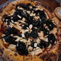  Vegane Spinat-Knoblauch-Pizza   at La Gatta in Chiang Rai