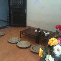 Second floor : no shoes, small table and cushions. Zen and chill-out atmosphere at An Phuc in Hanoi