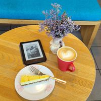 Orange raw cake and oat latte at Coffeeberry in Sandnes