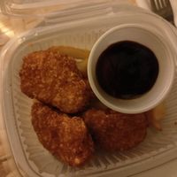 Vegan nuggets with fries and BBQ sauce at The Vegan Gipsy - Cloud Kitchen in Sevilla