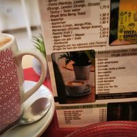 Chai latte so good! €2,50. Wauw... In the Netherlands this is €4,94 at Toc Toc in Tenerife