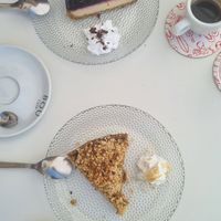 Apple pie and vegan cheesecake at Toc Toc in Tenerife