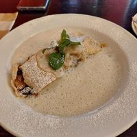 Apfelstrudel. at Klinglwirt in Munich