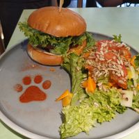 Cheshire cat burger at Katzentempel - Hannover in Hannover