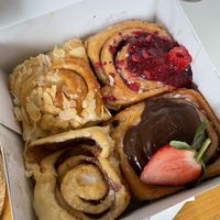 Bee Sting, Raspberry, Classic, Chocolate   at Cinnamood in Koblenz