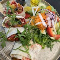 Wrap met hummus van rode biet   at In de Maeltydt in Aalst