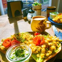 Avocado & scrambled egg breakfast at Bumblebee Cafe in Kandel