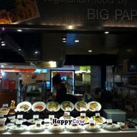 It's all vegan! They just don't know what that is in Thailand at Big PAPA - MBK in Bangkok